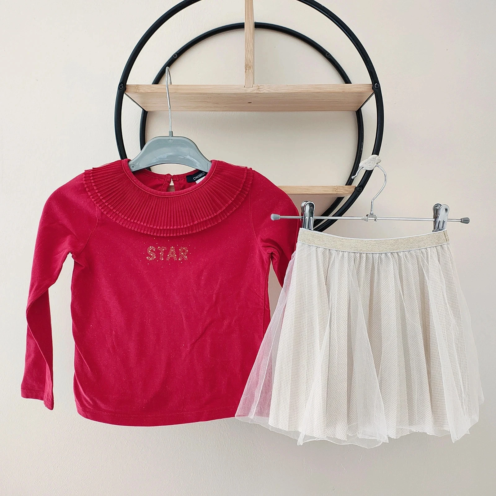 4 ans ensemble Teeshirt col Okaïdi et jupe la halle